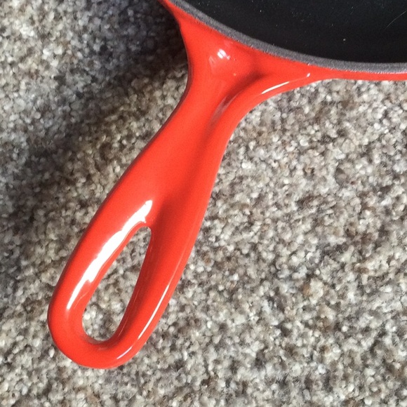 New In Box - Le Creuset 9" Classic Skillet Cherry Red - Picture 6 of 9